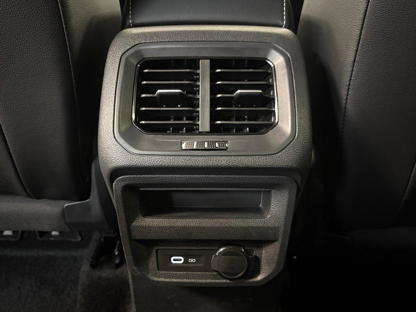 Used 2024 Volkswagen Tiguan SE R-Line AWD/4WD image 34