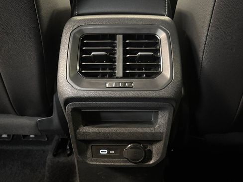 Used 2024 Volkswagen Tiguan SE R-Line AWD/4WD image 34