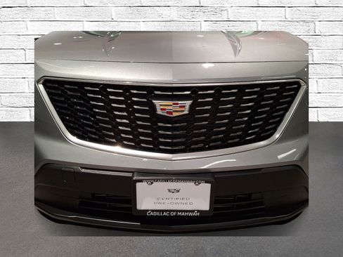 Certified 2023 Cadillac XT4 Luxury w/ Cold Weather Package FWD image 8
