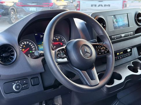 Used 2024 Mercedes-Benz Sprinter 2500 image 53