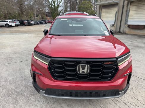 Used 2023 Honda Pilot TrailSport image 14