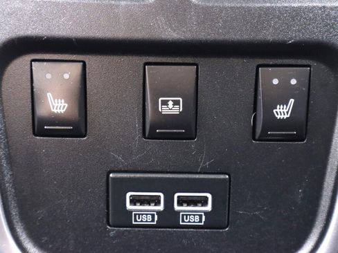 Used 2016 Chrysler 300 C RWD image 34