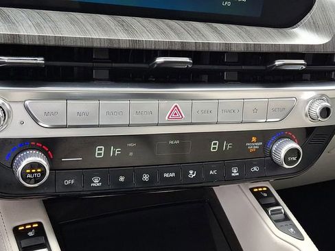 Certified 2024 Kia Telluride SX image 19