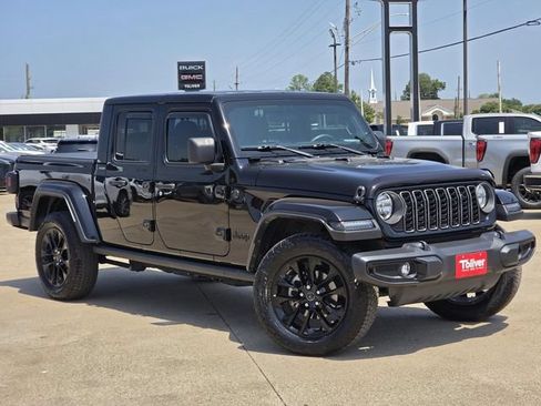 Used 2024 Jeep Gladiator Sport AWD/4WD image 2