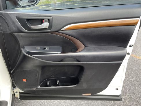 Used 2019 Toyota Highlander Limited FWD image 53