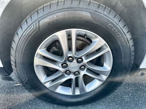 Used 2018 Buick Enclave Essence image 18