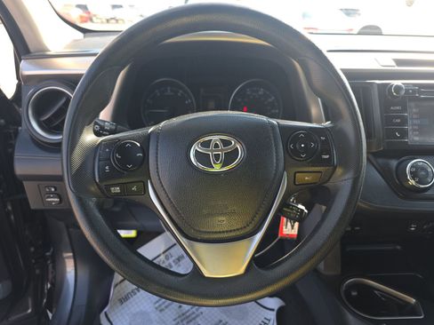 Used 2018 Toyota RAV4 LE image 6