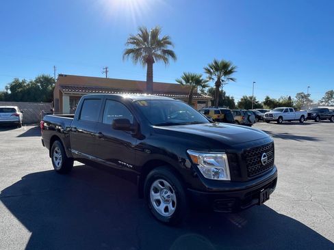 Used 2019 Nissan Titan S image 7