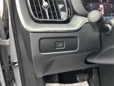 Certified 2023 Volvo XC60 B5 Core w/ Climate Package image 17