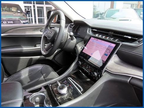 Certified 2023 Jeep Grand Cherokee L Limited w/ Luxury Tech Group II AWD/4WD image 8