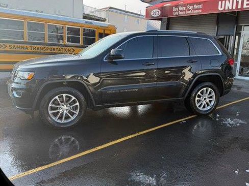 Used 2021 Jeep Grand Cherokee Laredo image 4