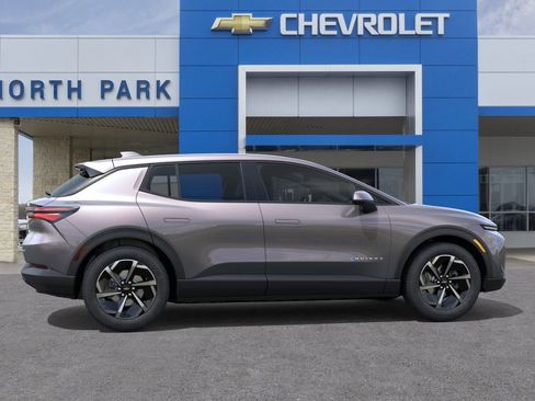 New 2026 Chevrolet Equinox EV LT image 5