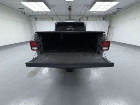 Used 2022 Jeep Gladiator Sport image 16