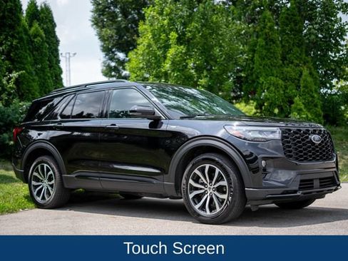 Used 2025 Ford Explorer ST-Line AWD/4WD image 3