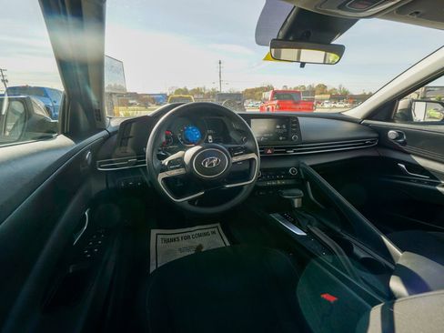 Used 2023 Hyundai Elantra SEL image 13