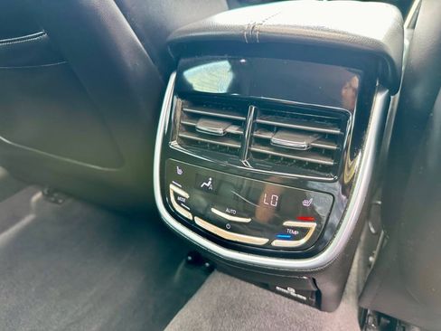 Used 2013 Cadillac XTS Premium FWD image 17