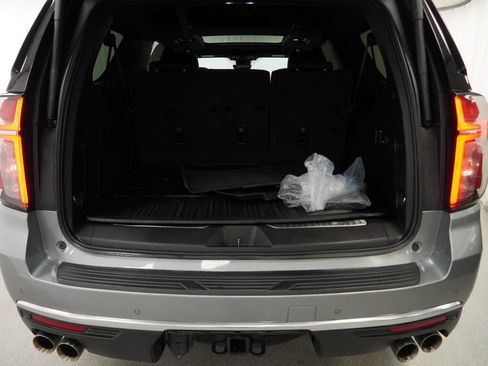 Used 2023 Chevrolet Suburban High Country AWD/4WD image 28
