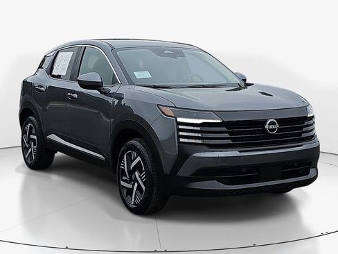 Used 2025 Nissan Kicks SV w/ Charging Package image 2