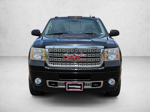 Used 2011 GMC Sierra 2500 Denali AWD/4WD image 2