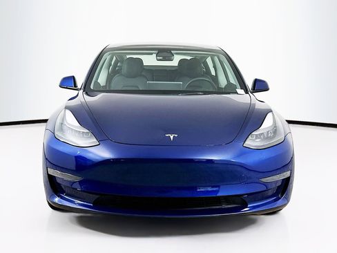 Used 2023 Tesla Model 3 Standard Range image 2