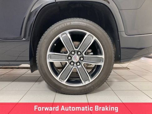 Used 2018 GMC Acadia Denali w/ Technology Package AWD/4WD image 29
