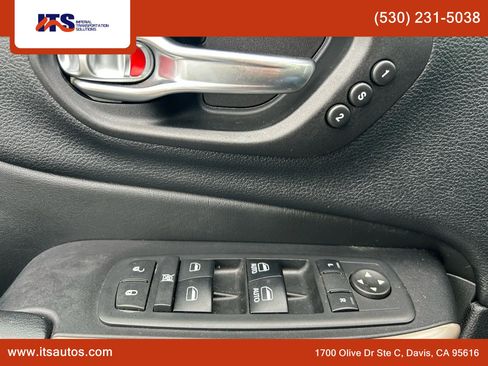 Used 2017 Jeep Cherokee Limited w/ Luxury Group image 27