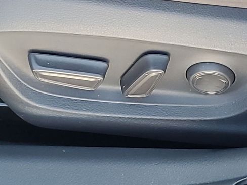 Used 2019 Toyota Camry LE image 29