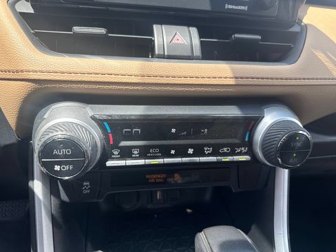 Used 2021 Toyota RAV4 LE AWD/4WD image 13