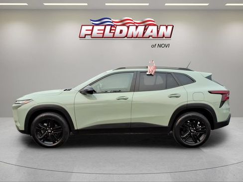 Used 2025 Chevrolet Trax ACTIV w/ Sunroof Package FWD image 2