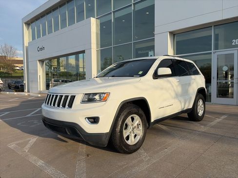 Used 2015 Jeep Grand Cherokee Laredo w/ Quick Order Package 23E RWD image 3