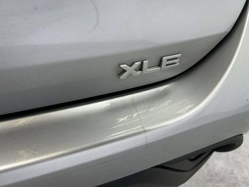 Used 2024 Toyota Highlander XLE FWD image 11