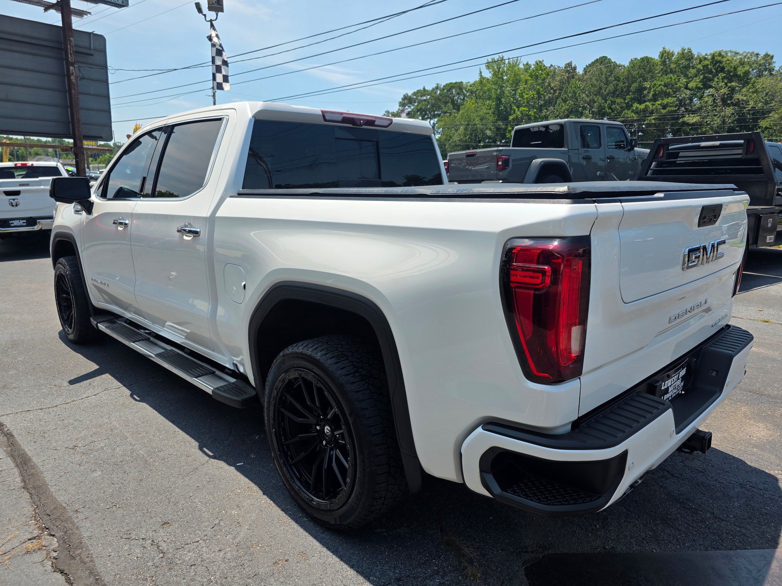 Used 2021 GMC Sierra 1500 Denali w/ Technology Package AWD/4WD image 7