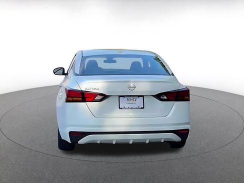 Used 2025 Nissan Altima 2.5 SV FWD image 12