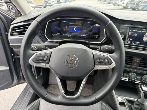 Used 2023 Volkswagen Jetta SE w/ Panoramic Sunroof Package image 23