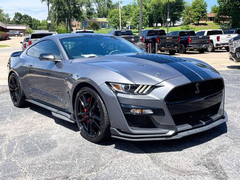 Used 2021 Ford Mustang Shelby GT500 w/ Technology Package RWD image 2
