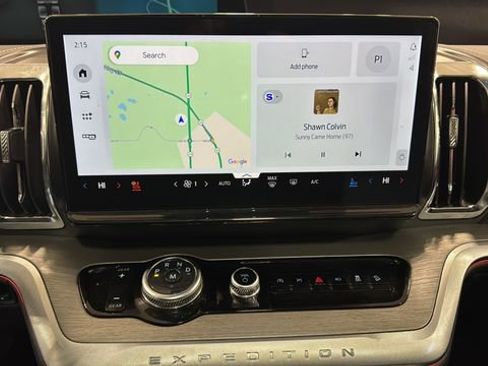 Used 2025 Ford Expedition Platinum image 17