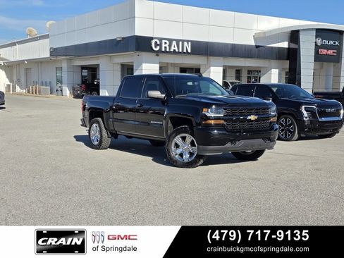 Used 2018 Chevrolet Silverado 1500 Custom w/ Custom Value Package image 1