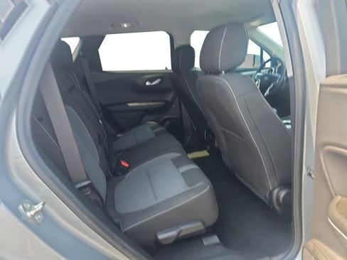 Used 2025 Chevrolet Blazer LT FWD image 11