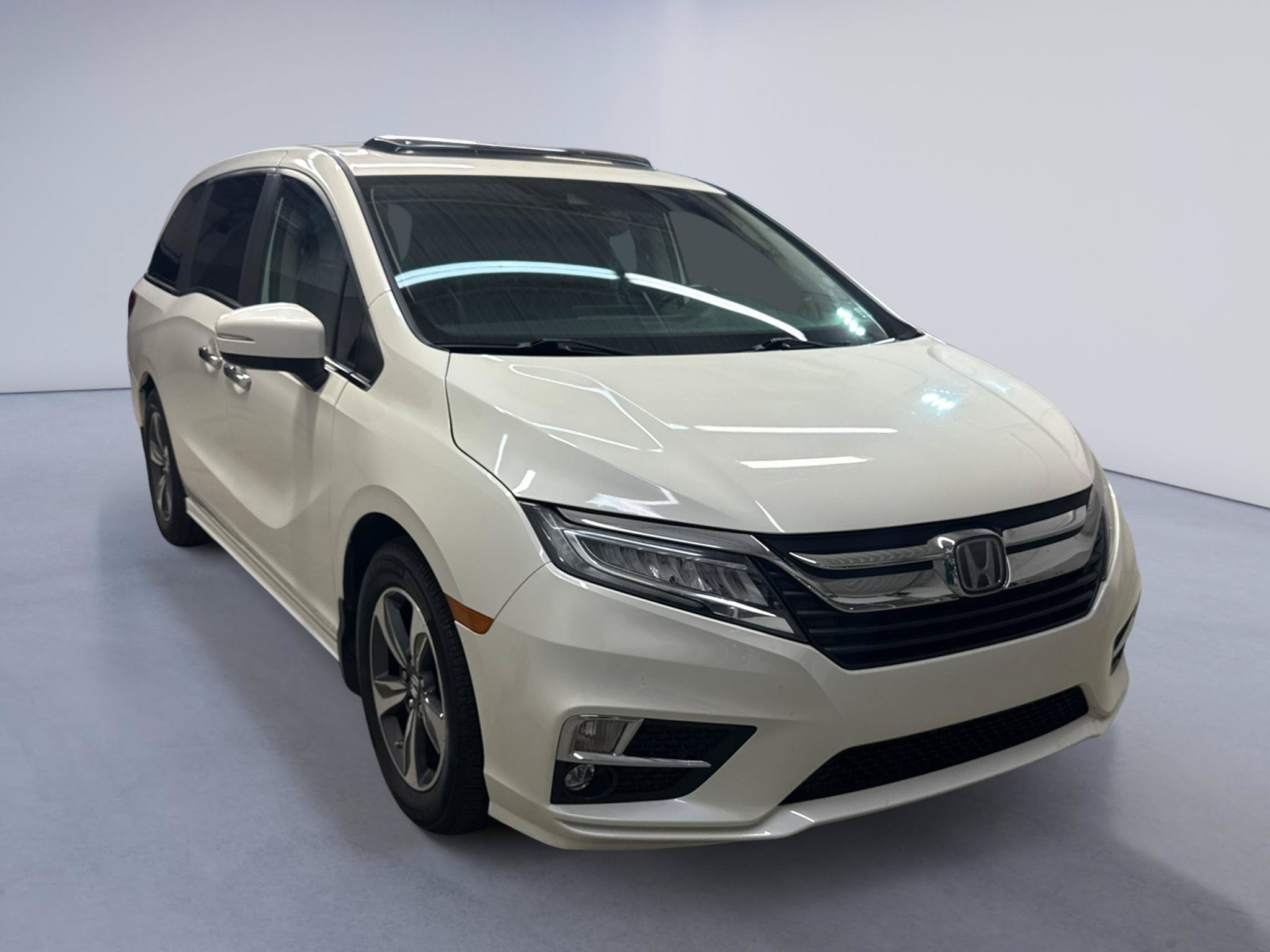 Used 2018 Honda Odyssey Touring image 1