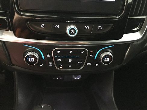Used 2018 Chevrolet Traverse LT w/ LPO, Floor Liner Package AWD/4WD image 28