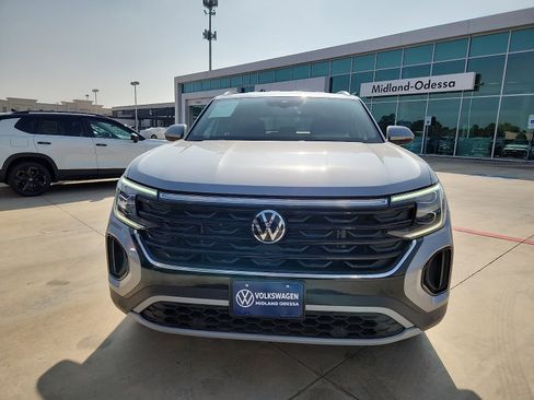 Certified 2025 Volkswagen Atlas Cross Sport SE FWD image 2