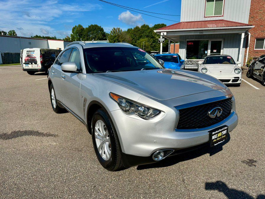 Used 2017 INFINITI QX70 AWD w/ Premium Package image 3