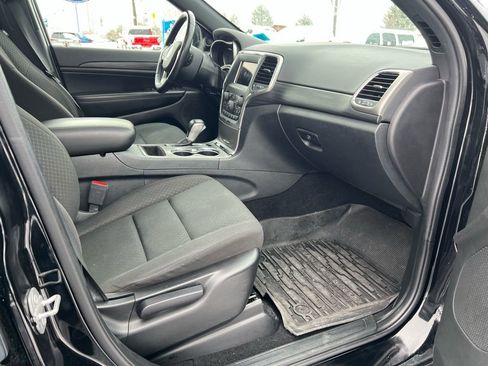 Used 2021 Jeep Grand Cherokee Laredo AWD/4WD image 13