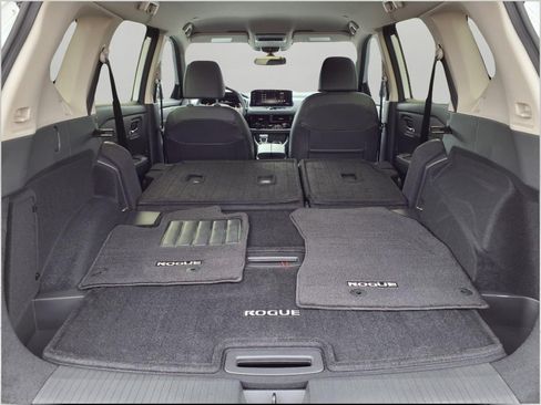 Used 2025 Nissan Rogue SL AWD/4WD image 38