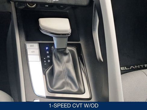 Used 2024 Hyundai Elantra SE image 29