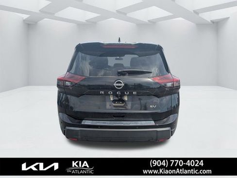 Used 2024 Nissan Rogue SV w/ SV Premium Package FWD image 4