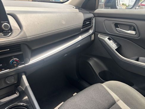 Used 2025 Nissan Rogue SV FWD image 37