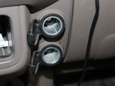 Used 2014 Nissan Frontier SV image 28