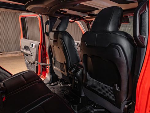 Used 2024 Jeep Wrangler Unlimited Rubicon image 25