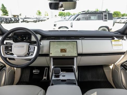 New 2026 Land Rover Range Rover Long Wheelbase SE AWD/4WD image 16